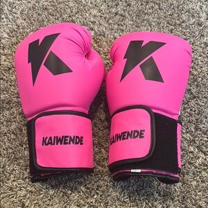 Kaiwende women’s boxing gloves. 12oz- B1